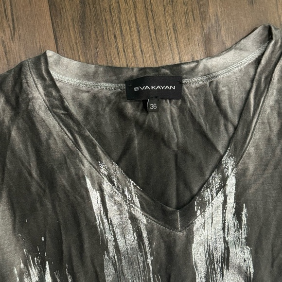 Eva Kayan T-Shirt - Picture 6 of 11
